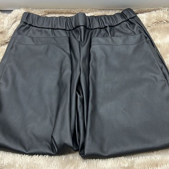 A New Day black polyurethane elastic waistband cropped pants XL - Picture 3 of 5